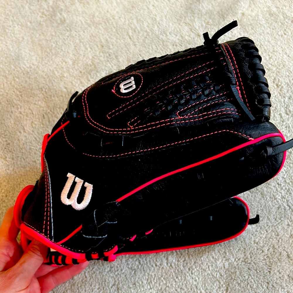 Wilson®️ Softball 🥎 Glove